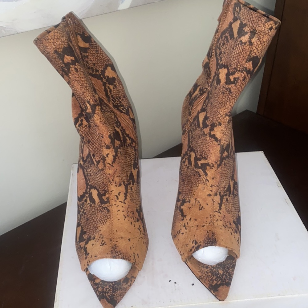 Women’s Size 10 Snake Print Open Toe Bootie - image 2